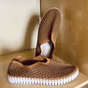 Ilse Jacobsen Tulip Flats in Tannin